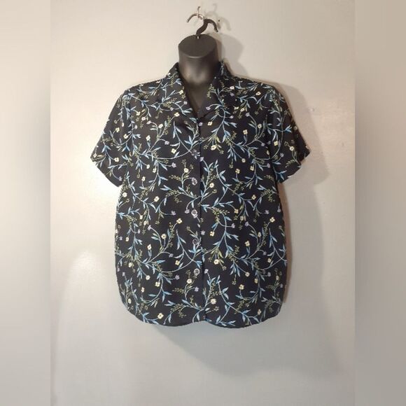 Bentley Plus Tops - Bentley Plus Navy Floral Button-Up Top
